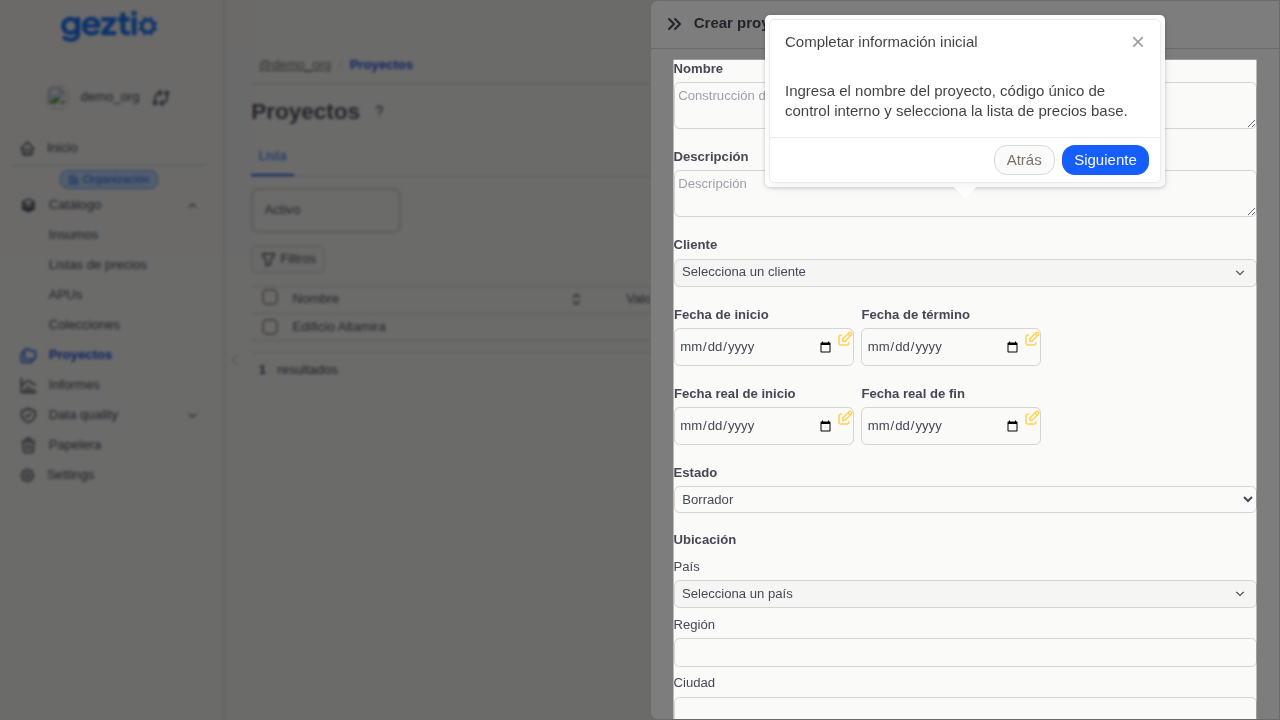 Geztio: Step 2 of 3: Completar información inicial - Crear Proyecto. Ingresa el nombre del proyecto, código único de control interno y selecciona la lista de precios base.